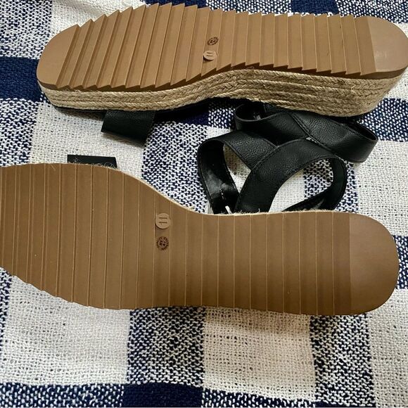 Never worn nice sandals by Ana in size 11 - Picture 3 of 3